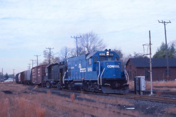 File:DRM; Distant Shot of Metro-North ALCO RS-3M 605.jpg - Wikimedia Commons