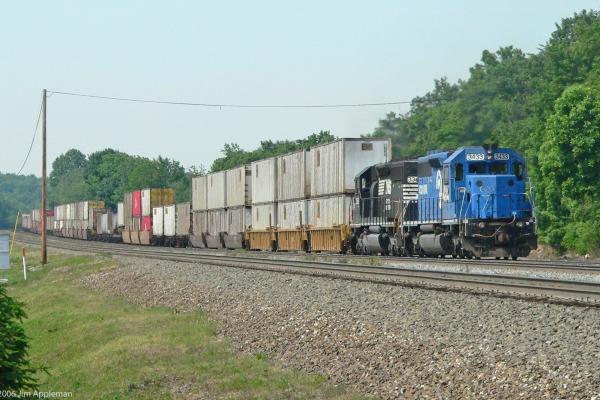 FURX 3044 (ex-CR 6317) Manville, NJ 9-2002 | Conrail Photo Archive