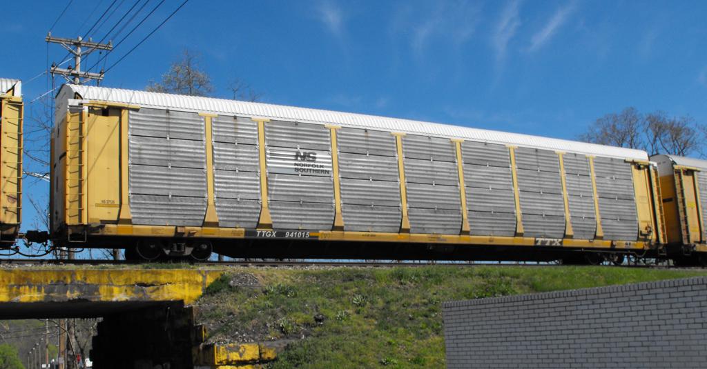 TTGX 941015-NS Rack class FB550 | Conrail Photo Archive