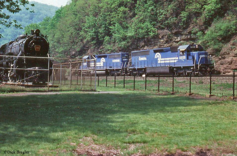 CR 6658 at Horseshoe Curve Conrail Photo Archive