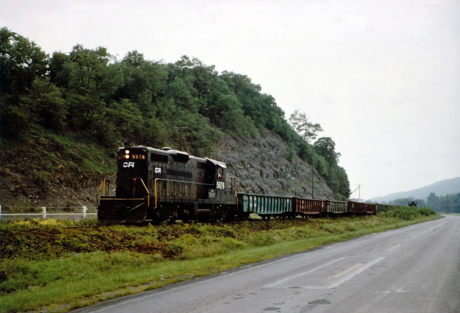 CR 5876 at East Freedom, PA 1977 Conrail Photo Archive