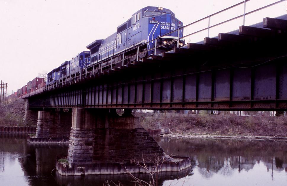 CR 6179 east TV 202 Binghamton 04301995 Conrail Photo Archive