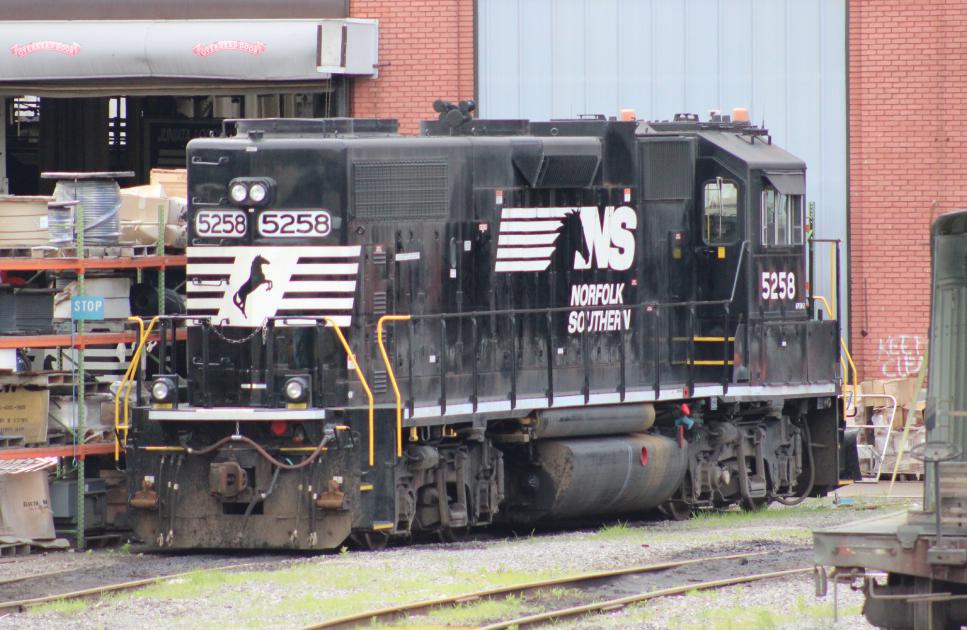ＮS OLS GP38-2 NS 5290 (ex-CR 8090) | Conrail Photo Archive