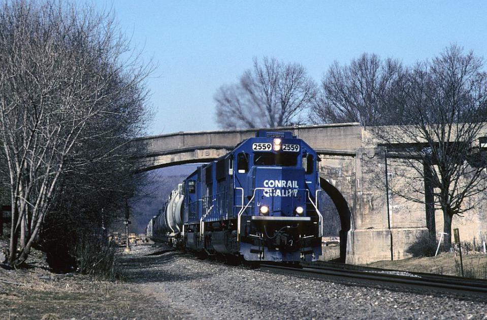 CR 2559 SD70 Port Royal 03-99 | Conrail Photo Archive