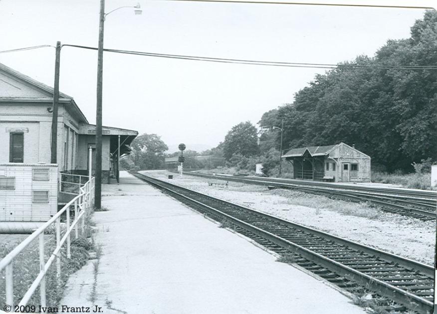 Lewistown Station and east end of LEWIS Interlocking Conrail Photo Archive