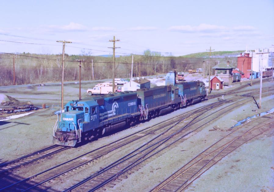 CR 3171 at East Deerfield, MA. on 3/31/84. | Conrail Photo Archive