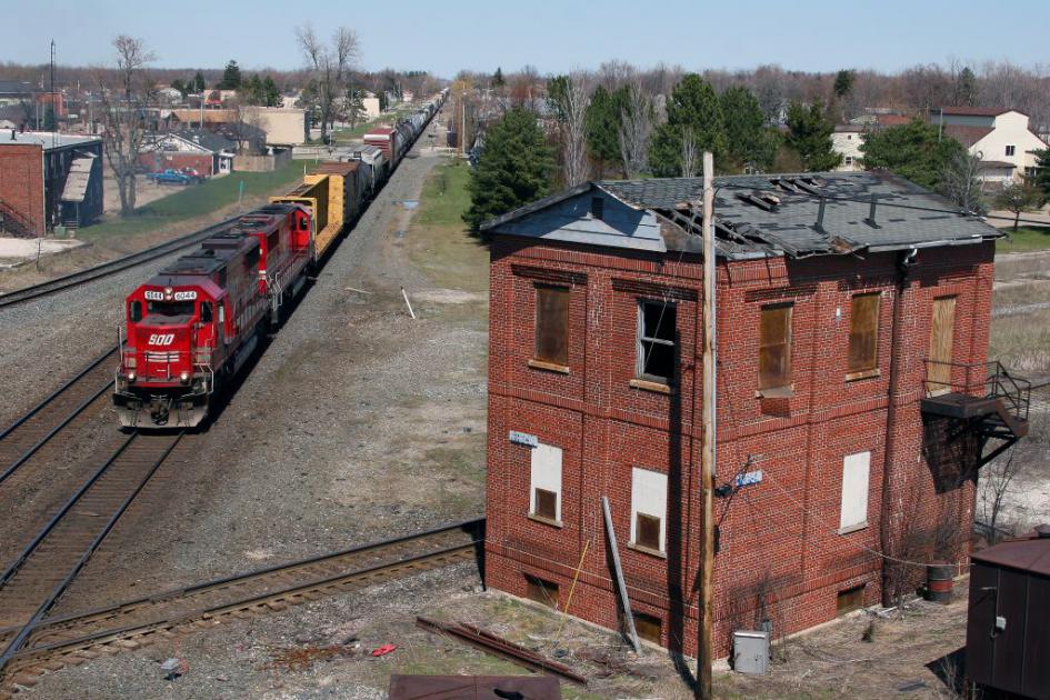 CREST tower Crestline, OH 04122009 Conrail Photo Archive