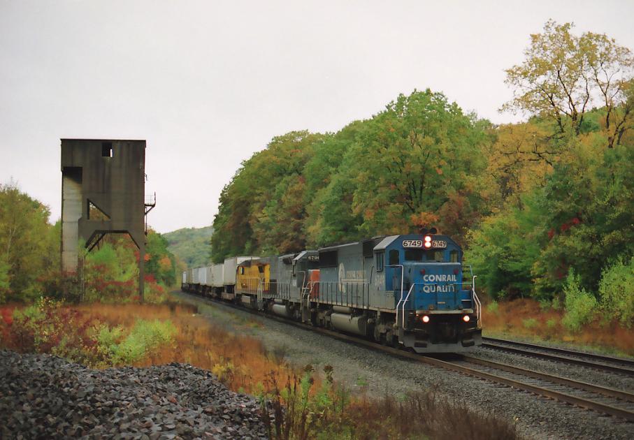 CR 6749 at Chester, MA. on 10/10/98. (1) | Conrail Photo Archive