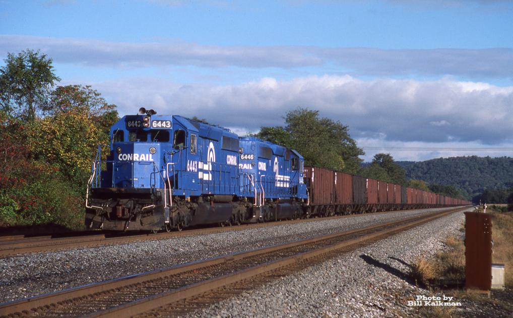 CR 6443 & 6446 lead UXC-14 on the Pittsburgh Line. 10-5-86 | Conrail ...