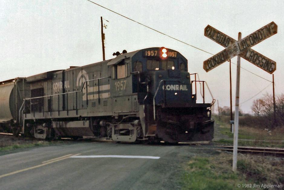 CR 1957 at Strawberry Ridge, PA 4/24/1982 | Conrail Photo Archive