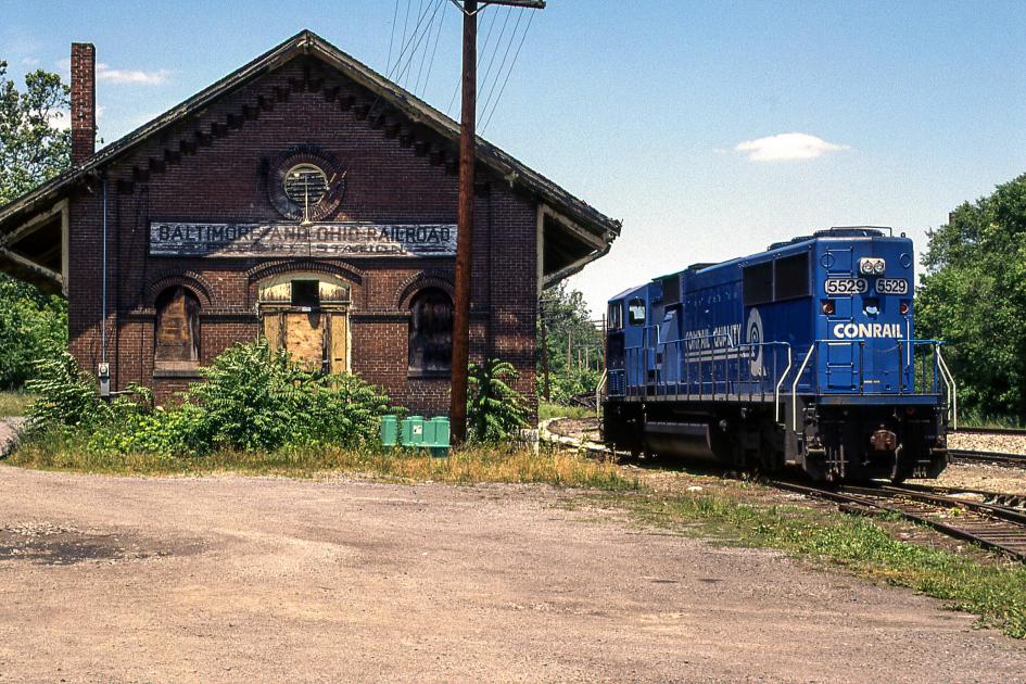 CR 5529 MARTINSBURG WV Conrail Photo Archive