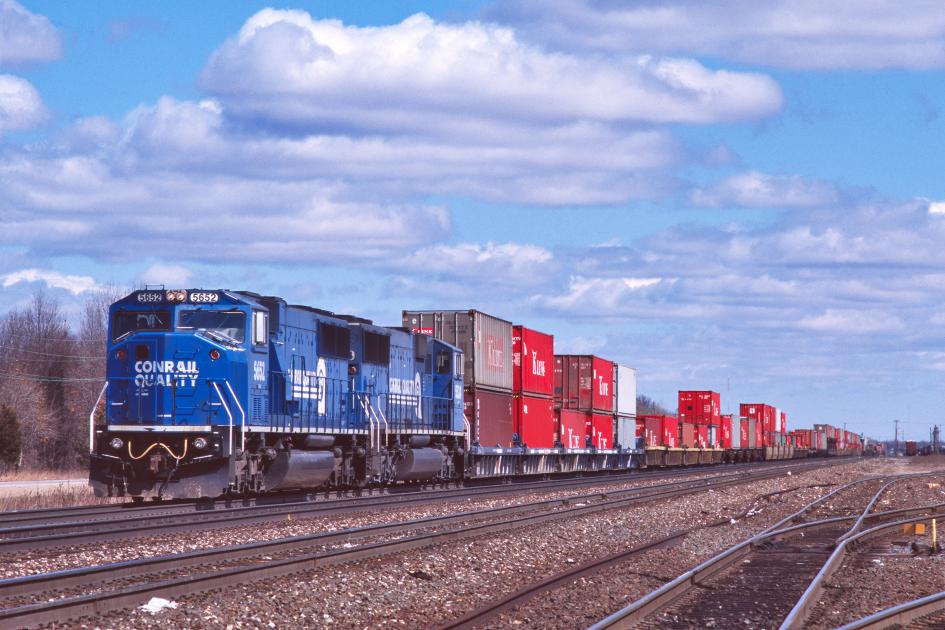 CR 5652 at Elkhart, IN 03/22/98 | Conrail Photo Archive