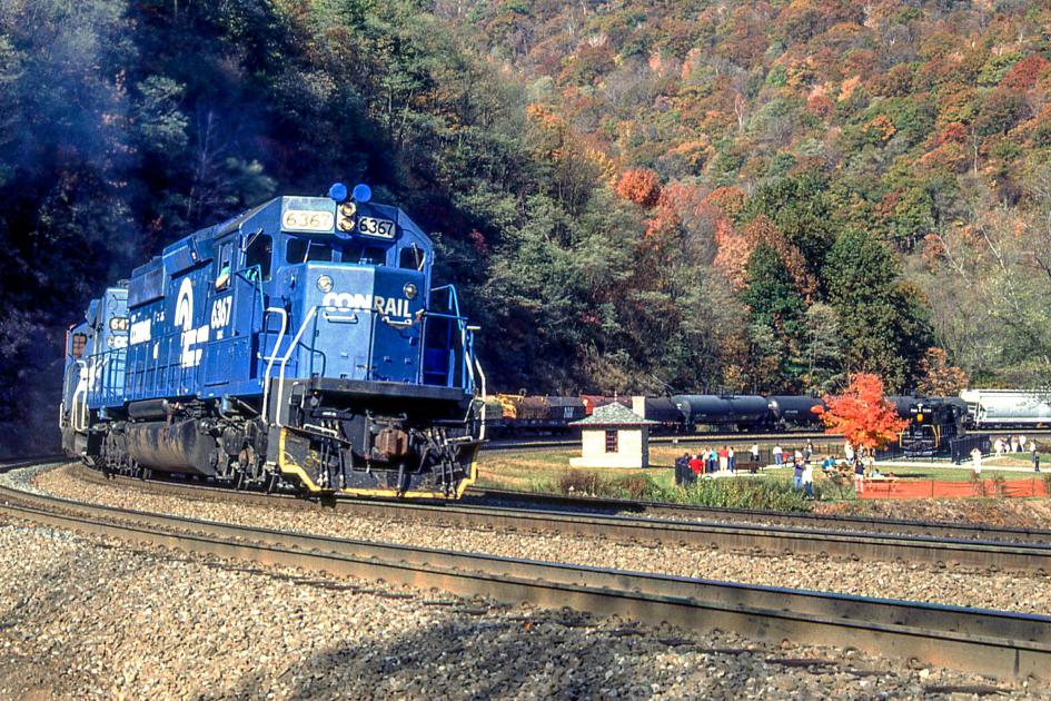 CR 6367 Horseshoe Curve Conrail Photo Archive