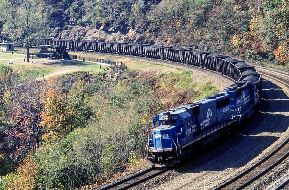 CR 6733 Horseshoe Curve Conrail Photo Archive