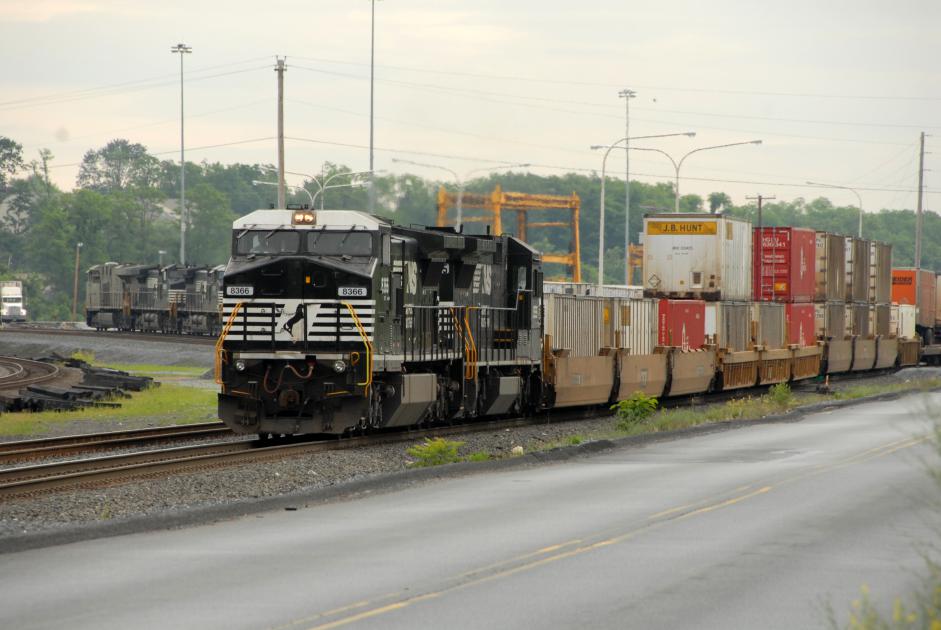 NS 8366 Rutherford Yard | Conrail Photo Archive