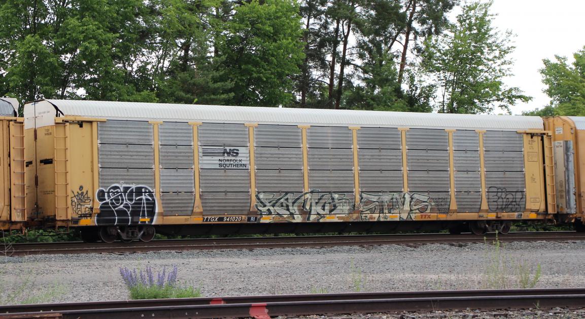 TTGX 941020-Rack class ML2L | Conrail Photo Archive