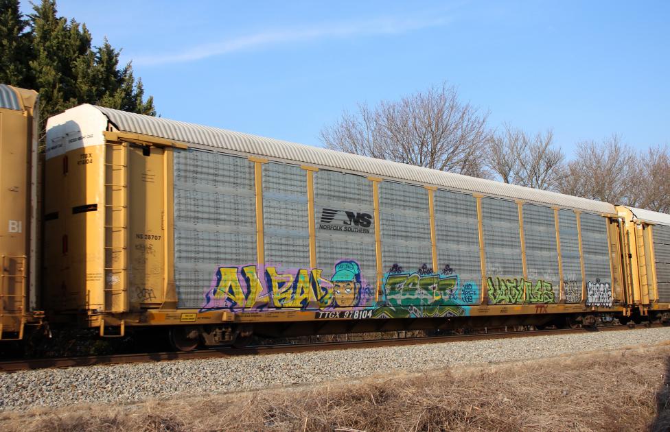 TTGX 978104-Rack class ML2L | Conrail Photo Archive