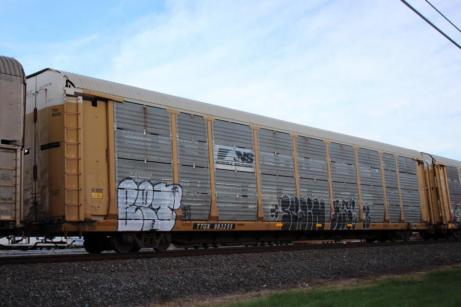 TTGX 983255-NS Rack class FB553 (ML2L) | Conrail Photo Archive